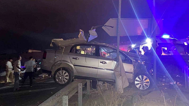 Malatya'da refüje çarpan otomobilin sürücüsü hayatını kaybetti