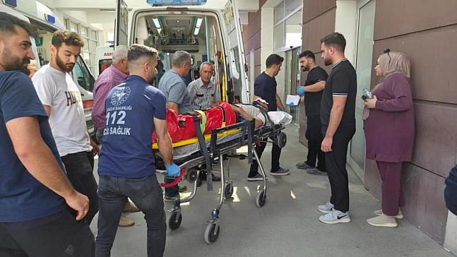 Motosiklet ile otomobil çarpıştı: 1 ağır yaralı
