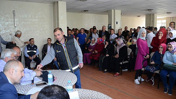 İşçiler kura ile seçildi 