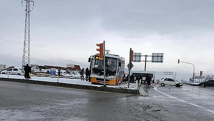 Akçadağ'da kaza: 3 yaralı 