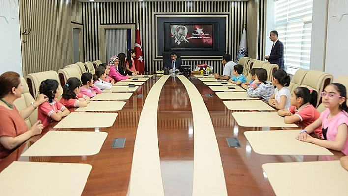 Gürkan öğrenciler ile bir araya geldi 