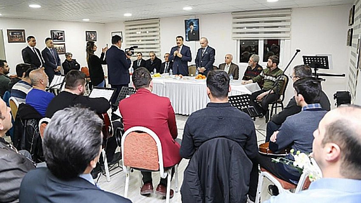 Gürkan sanatçılarla buluştu 