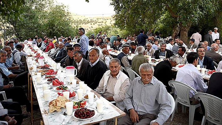 Her gün bir mahalleye iftar çadırı 