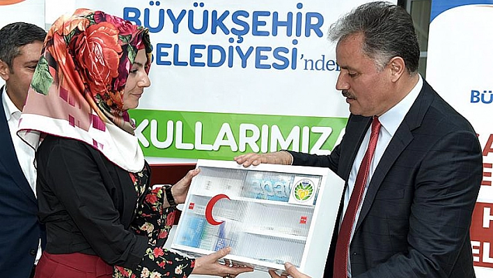 Büyükşehirden 100 okula ecza dolabı 