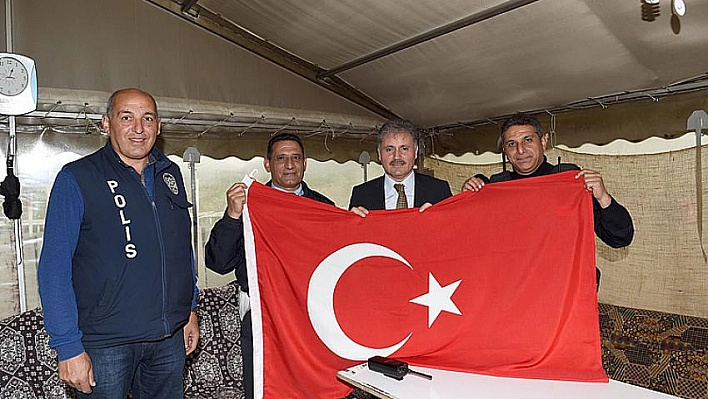 Tatlı ikram etti