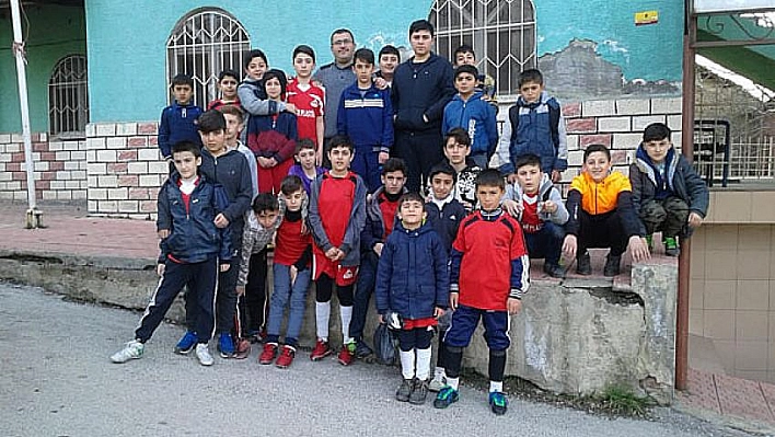 Cami imamı kulüp kurdu 