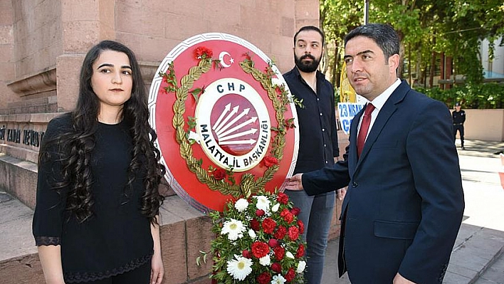 CHP anıta çelenk sundu 