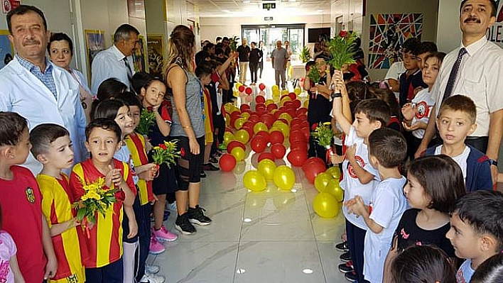 Minikler futbolcularla buluştu