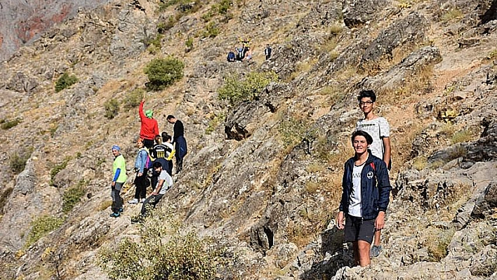 Kayaarası kamp tutkunlarının gözdesi oldu 