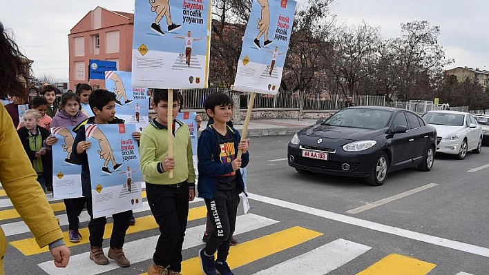İlçelerde 'Yaya Öncelikli Trafik' etkinliği 