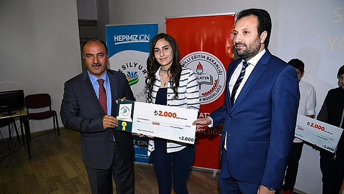 Dereceye girenlere ödül verildi 