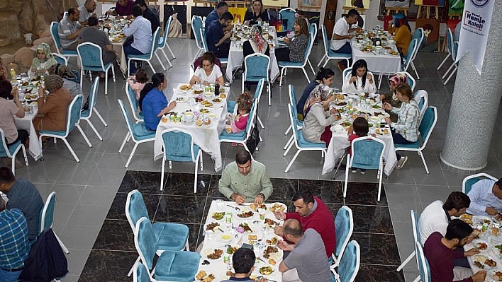 Geleneksel iftar 
