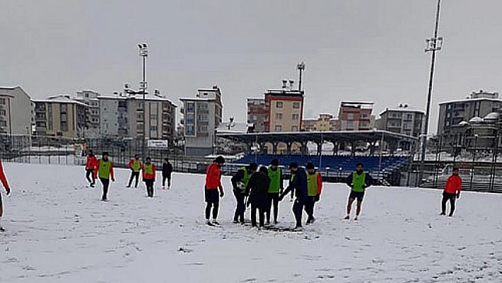 Karla kaplı zeminde çalıştılar