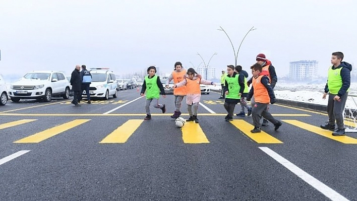 'Öncelik Hayatın, Öncelik Yayanın'