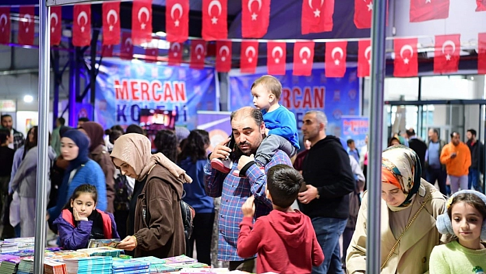 Anadolu Kitap ve Kültür Fuarı ziyaretçi akınına uğruyor