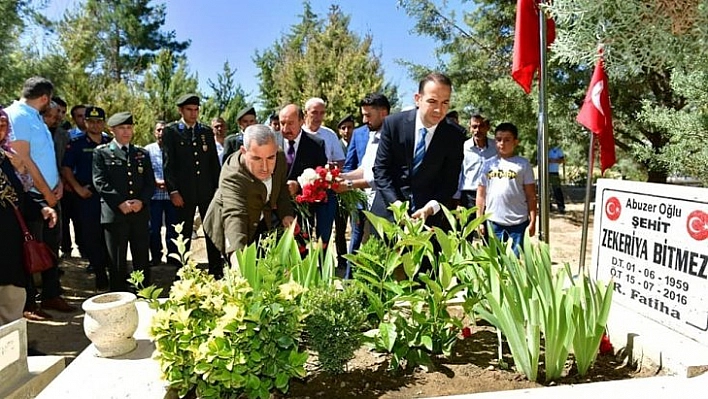 Dualarla anıldı