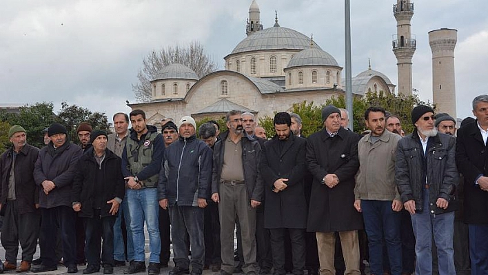 Gıyabi cenaze namazı kılındı 