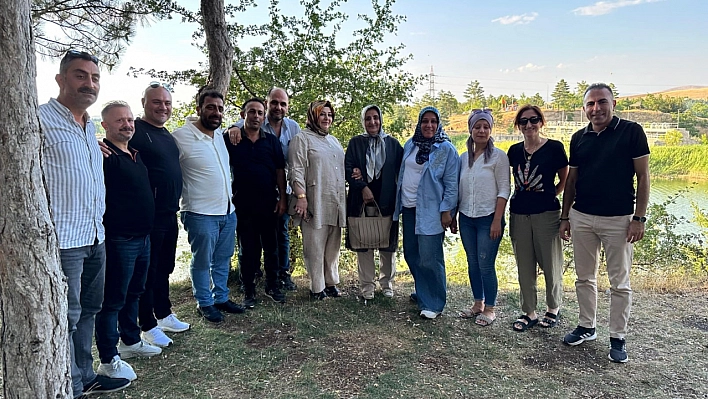 32 yıl sonra Elazığ'da öğrencileriyle buluştu