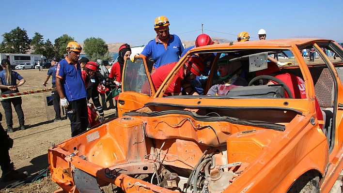 345 kişinin katıldığı tatbikat nefes kesti