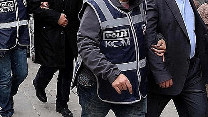 3 polisten 1'i tutuklandı