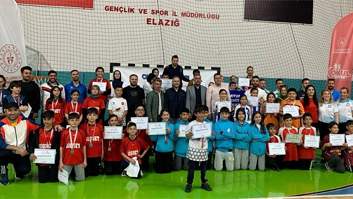 45 takım Floor Curling müsabakalarında buluştu