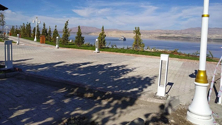 Baraj manzaralı park