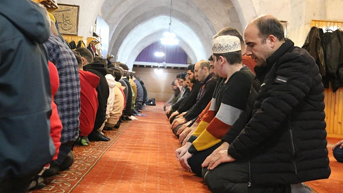 5 asırlık ilahi, Ramazan boyunca camilerde söyleniyor