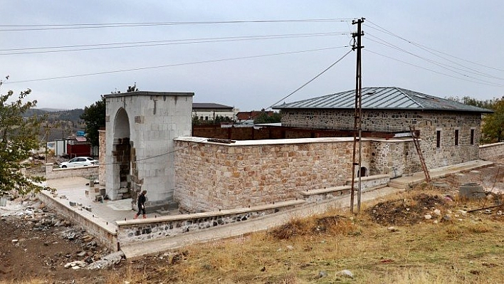 800 yıllık Esadiye Cami