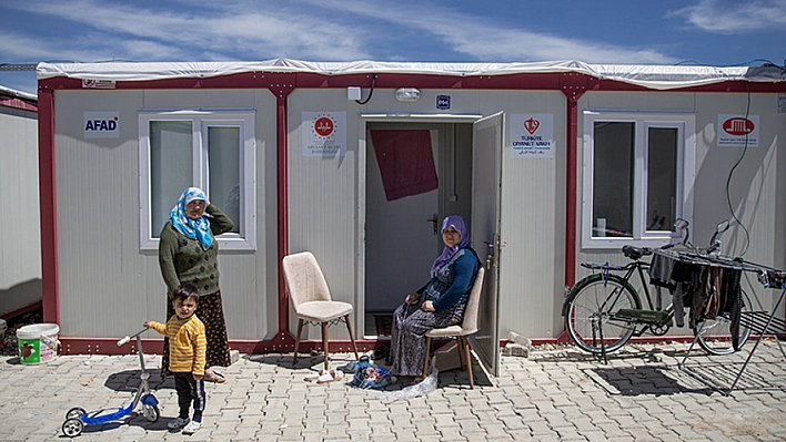 Acılarını komşularıyla unutuyorlar