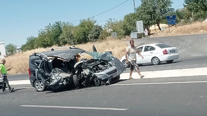 Adıyaman'da iki araç çarpıştı