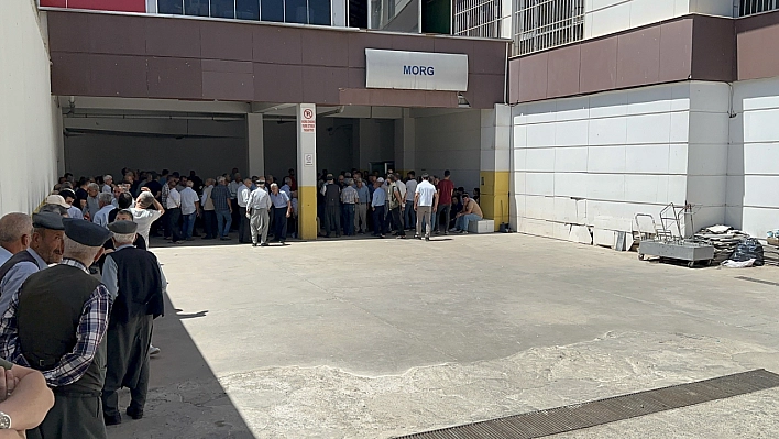 Adıyaman'da kamyonet uçuruma yuvarlandı: 2 ölü