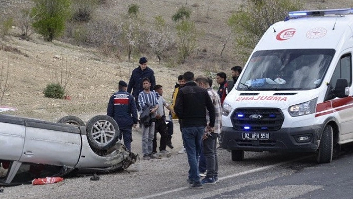 Adıyaman'da otomobil takla attı: 4 yaralı