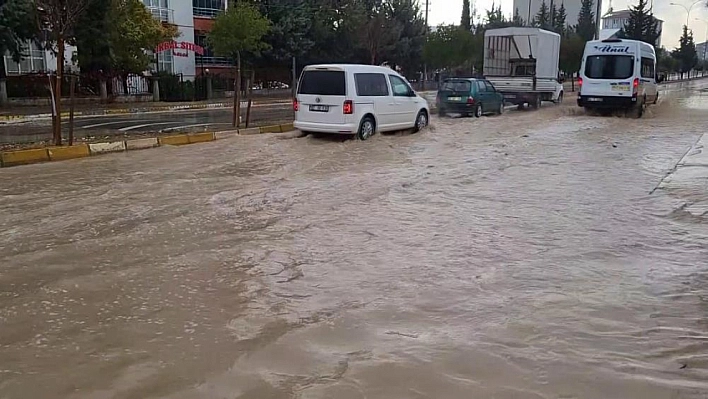 Adıyaman'da sağanak yağış etkili oldu