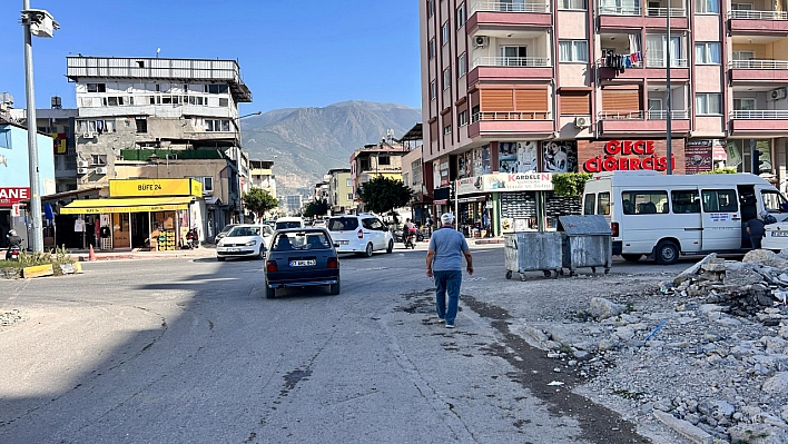 Akılalmaz olay: 2 kişiyi aracıyla ezmeye çalıştı