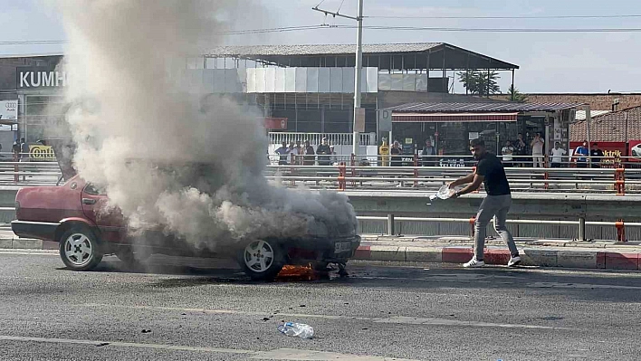 Kendi çabasıyla söndürmeye çalıştı