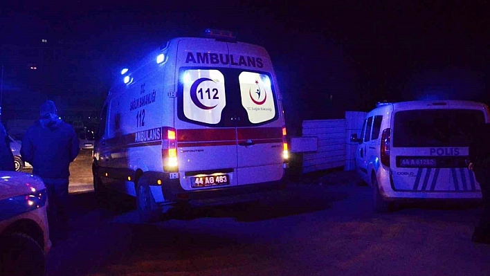 Malatya'da 112 acil ekibine saldırı: Tıbbi ekipmanlar zarar gördü