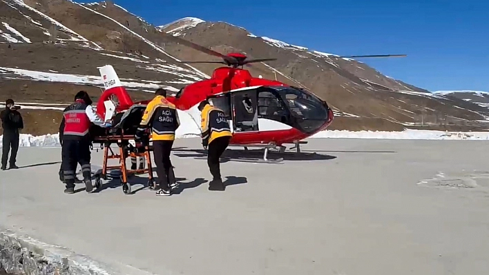 Ambulans helikopter hamile kadın için havalandı