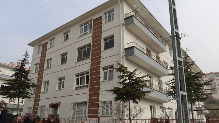 Ankara'da Apartman Yangını: Çocuklar Camdan Atladı