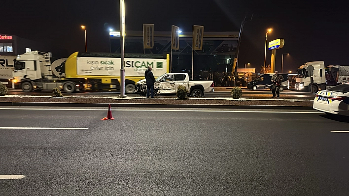 Ankara'da trafik kazası: 1'i ağır 3 yaralı