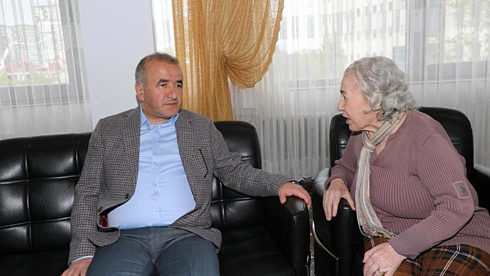Anneler günü ziyaretinde gülümseten diyalog