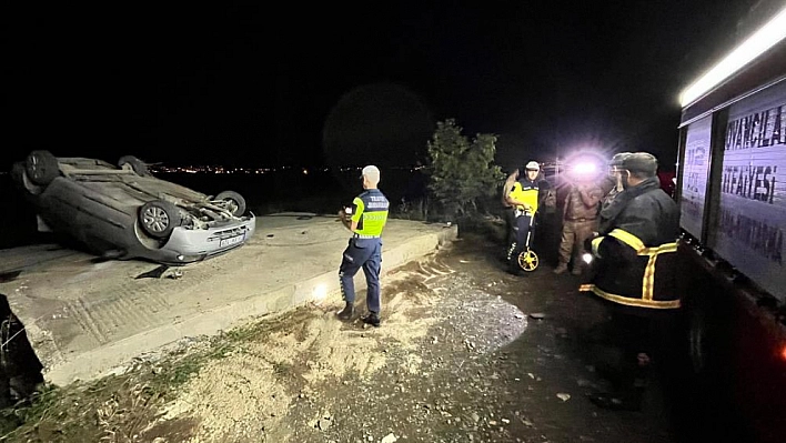 Araç direğe çarparak takla attı: 1 yaralı
