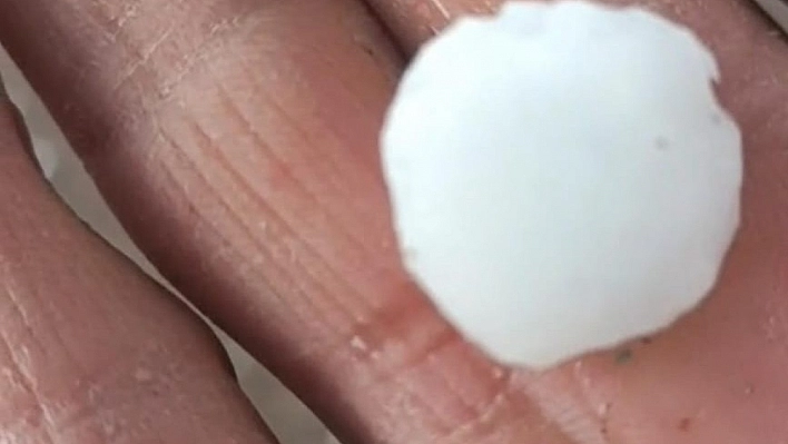 Malatya'da 15 dakika etkili oldu. Ceviz büyüklüğünde yağdı