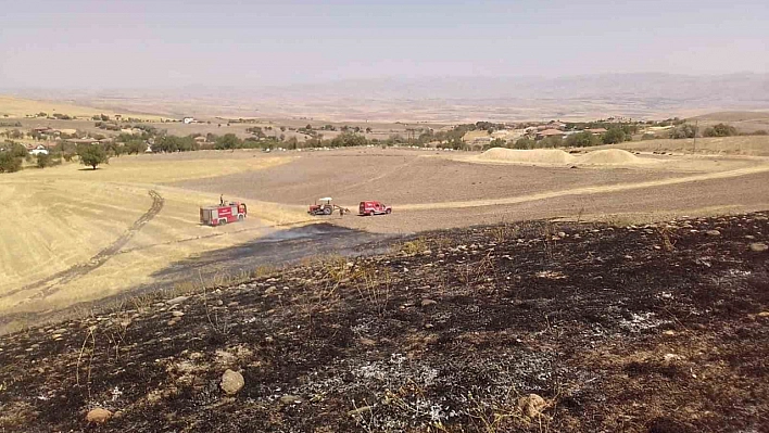 Malatya Arguvan'da 50 Dönümlük Alanda Anız Yangını Söndürüldü