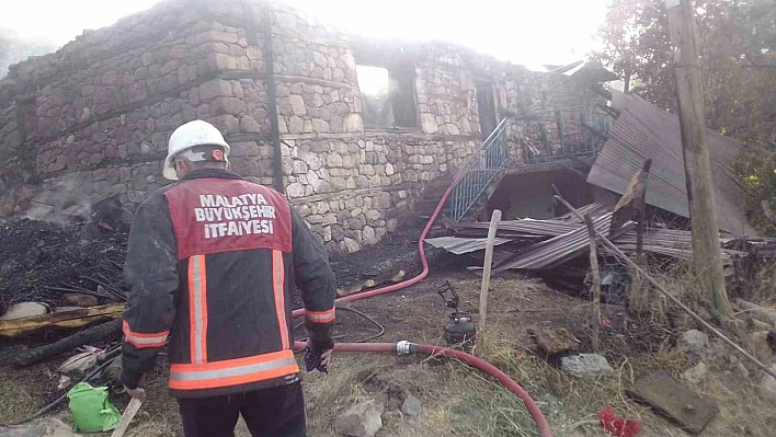 Malatya'da Yangın: Ev Küle Döndü!