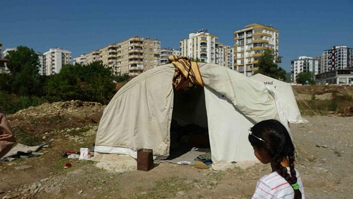 Artan kiralar depremzedeyi çadırda bıraktı