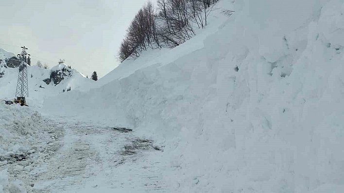 Artvin'in Macahel Geçidi'nde kar çilesi