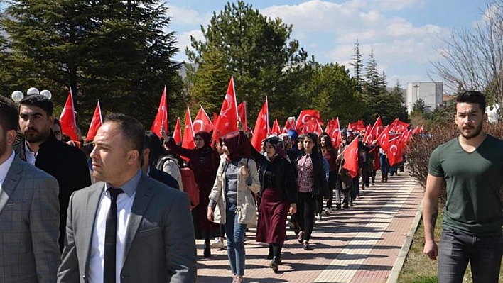 Ülkü Ocakları'ndan 'İstiklal Marşı' yürüyüşü 