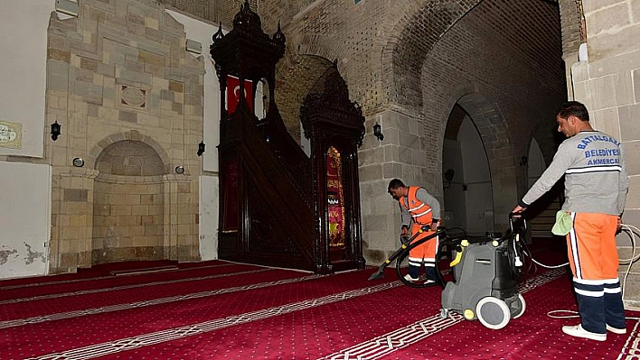 Battalgazi Belediyesinden cami temizliği