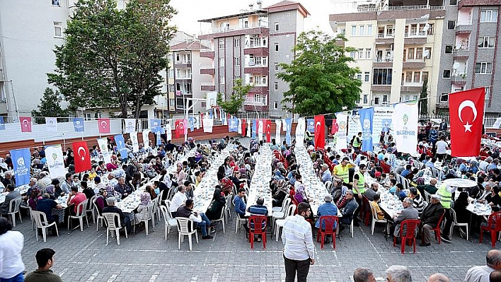 Büyükşehir'den mahalle iftarı 