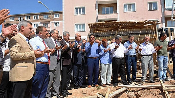 Vali Kaban cami temel atma törenine katıldı 